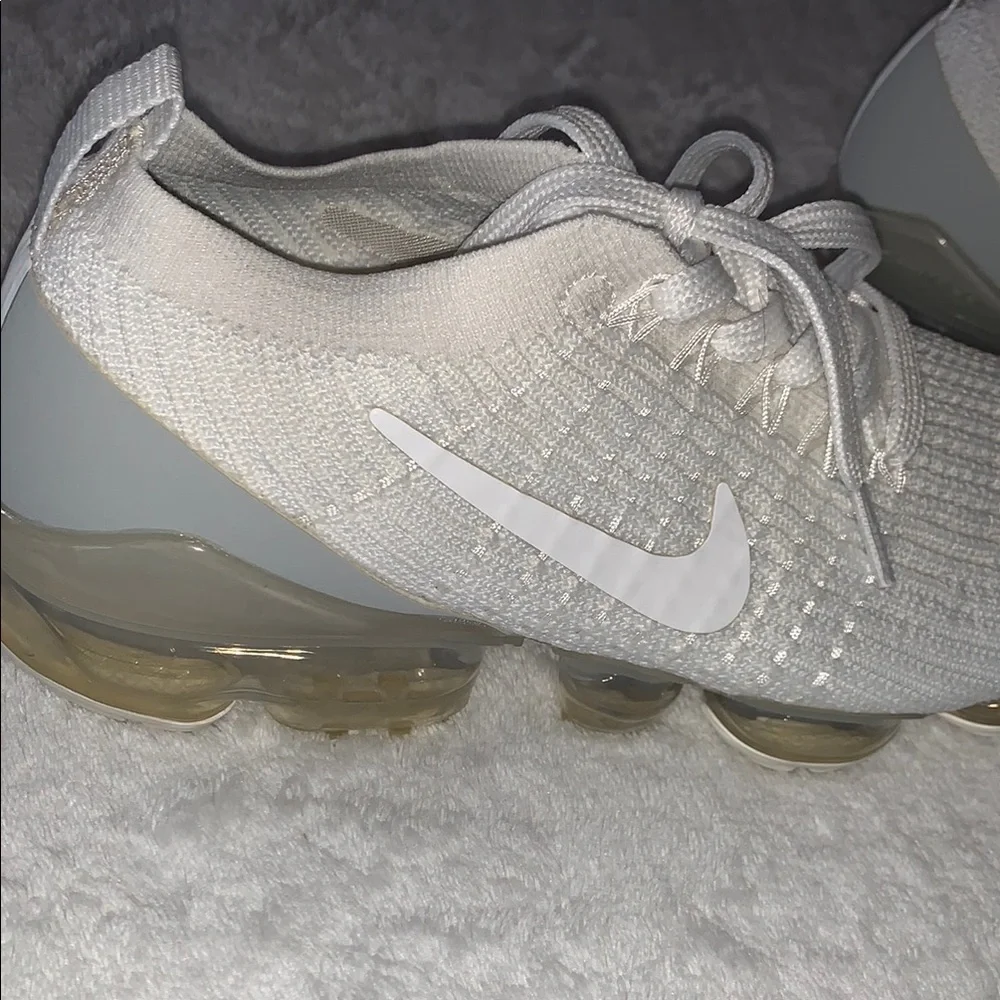 Gently Loved Women's Vapormax White Sneakers by Nike